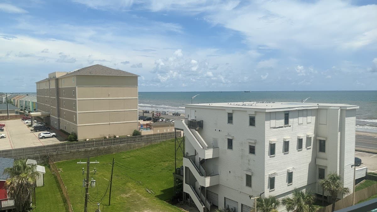 Holiday Inn Express & Suites Galveston West-Seawall, an IHG Hotel