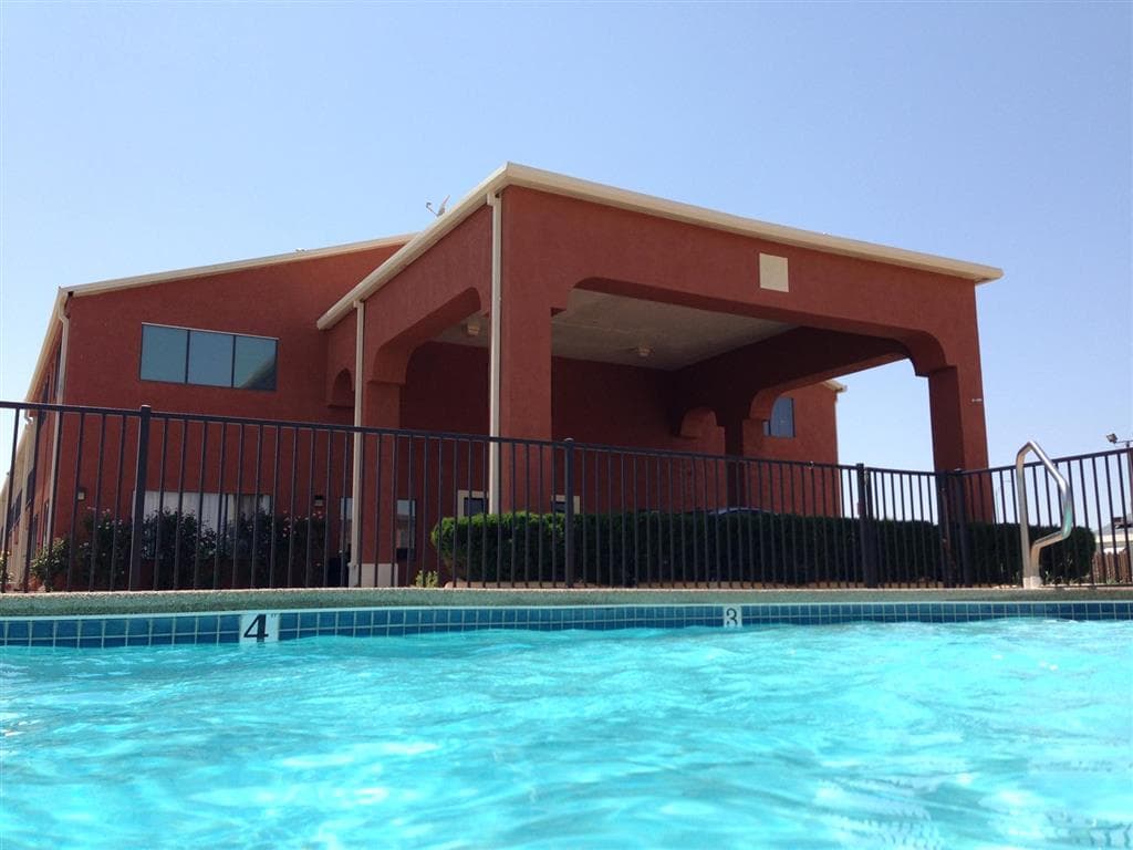 Country Hearth Inn & Suites Sweetwater