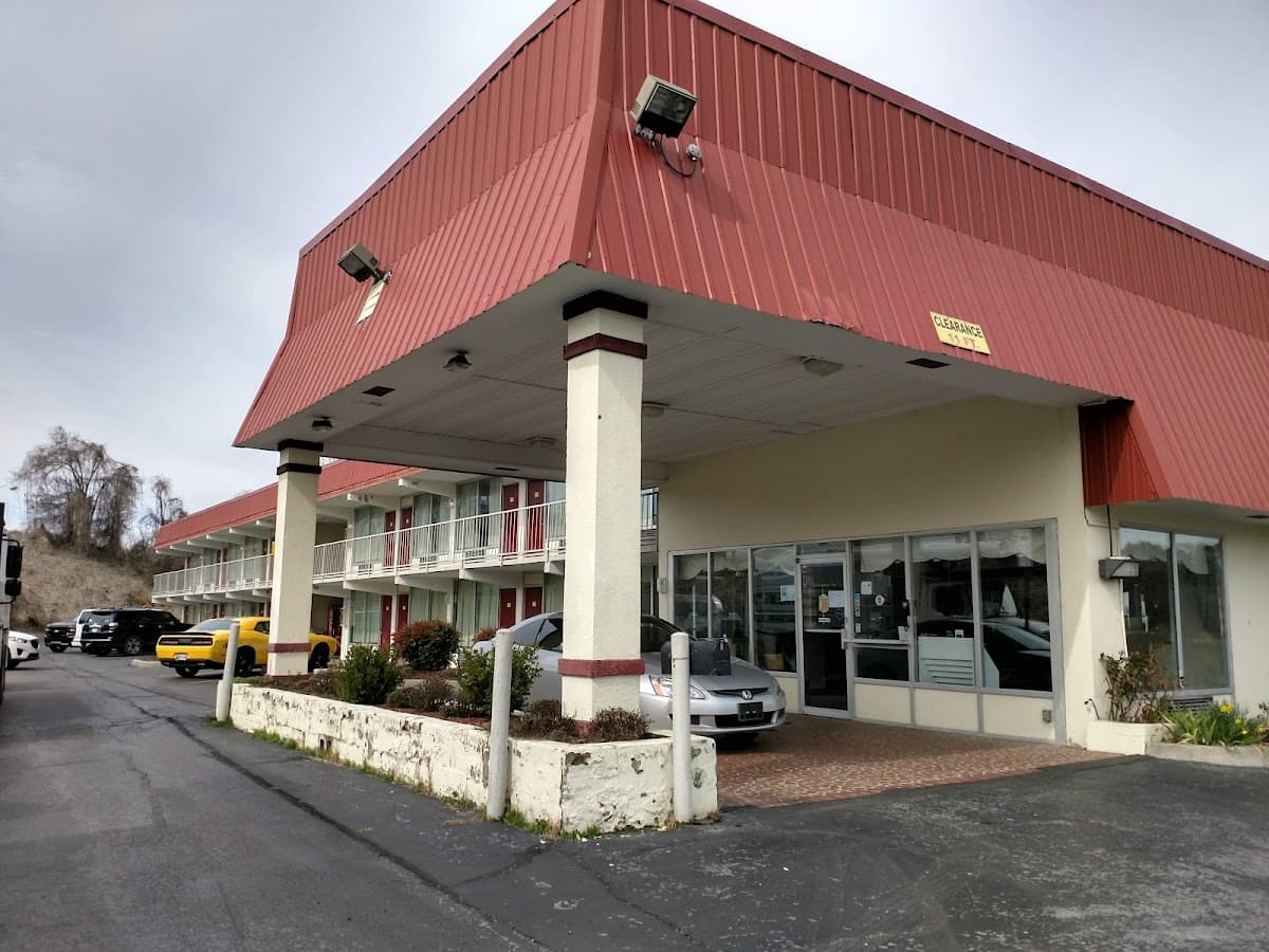 Super 8 by Wyndham Kingsport /I-81