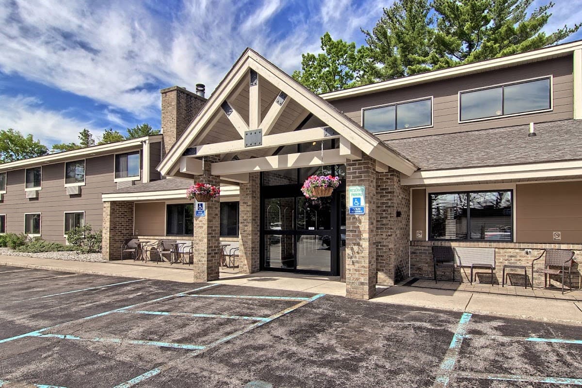 Blossom Hotel & Suites Traverse City