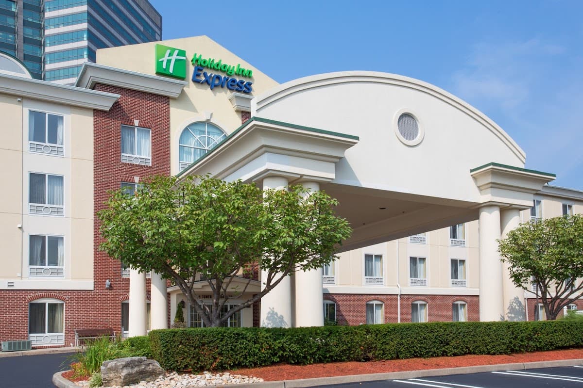 Holiday Inn Express & Suites Tower Center New Brunswick by IHG