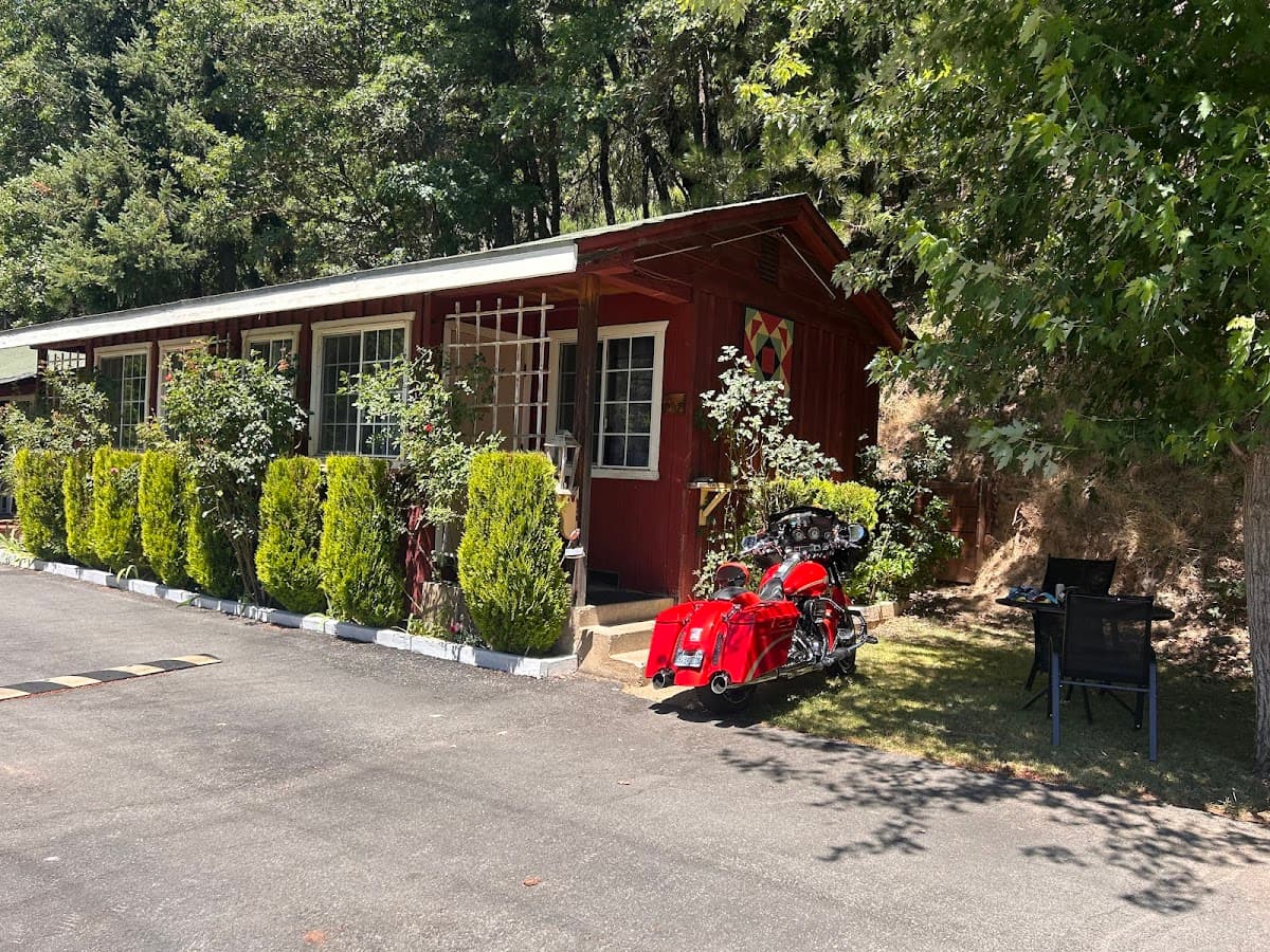 Pine Hill Motel