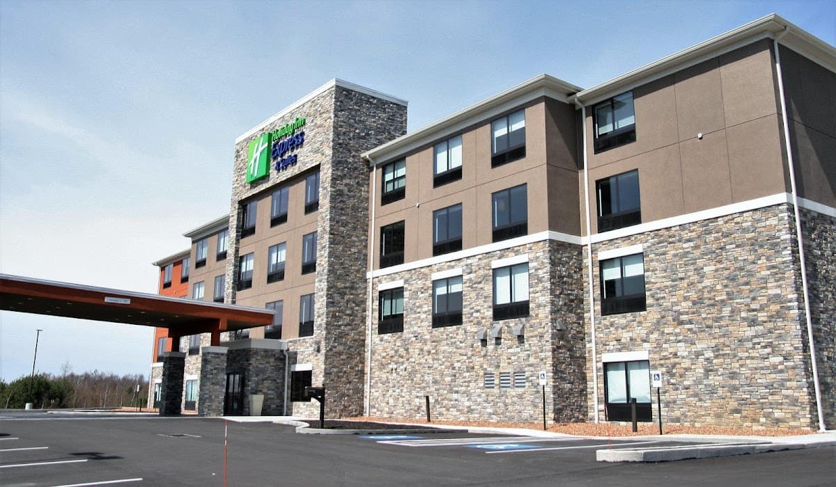 Holiday Inn Express & Suites Clarion by IHG