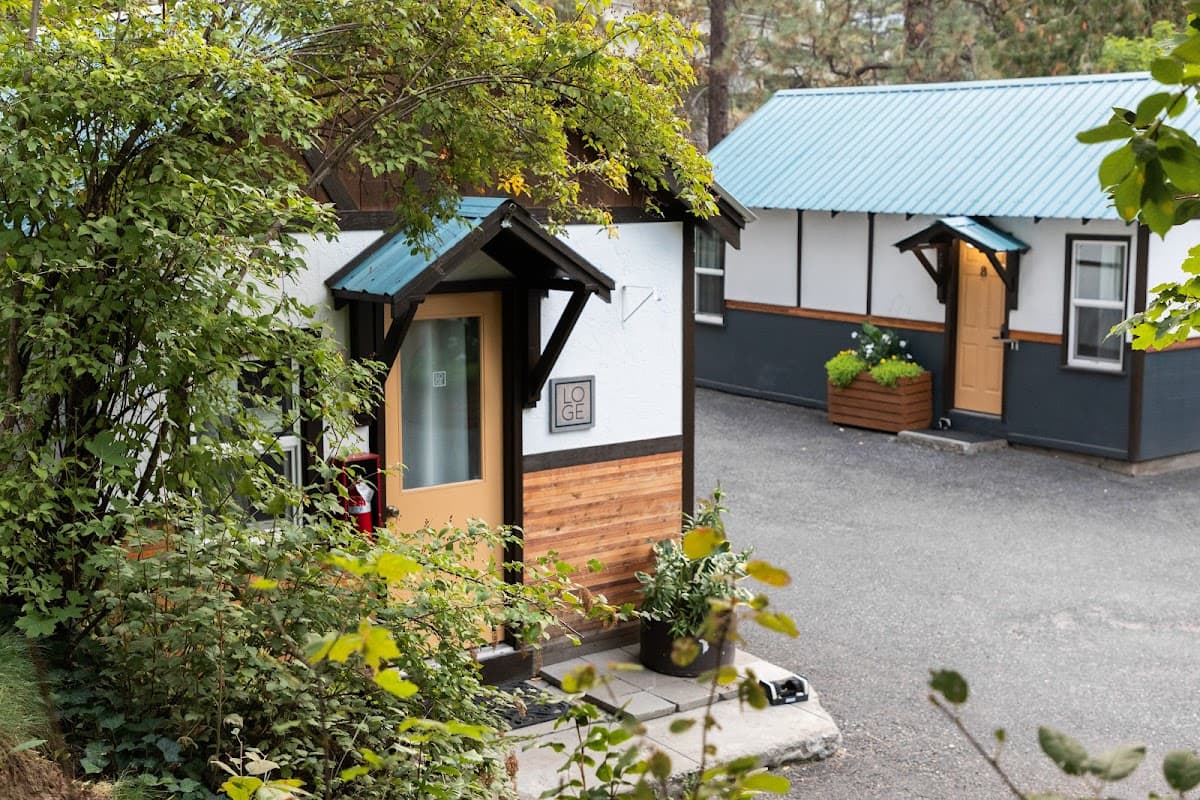 LOGE Leavenworth Riverside Cabins