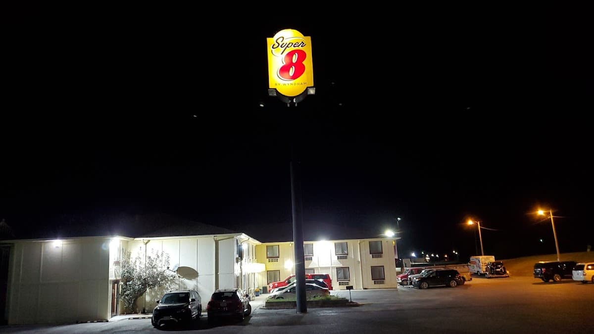 Super 8 by Wyndham Rock Port MO