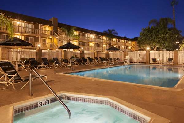 Ramada by Wyndham Costa Mesa/Newport Beach