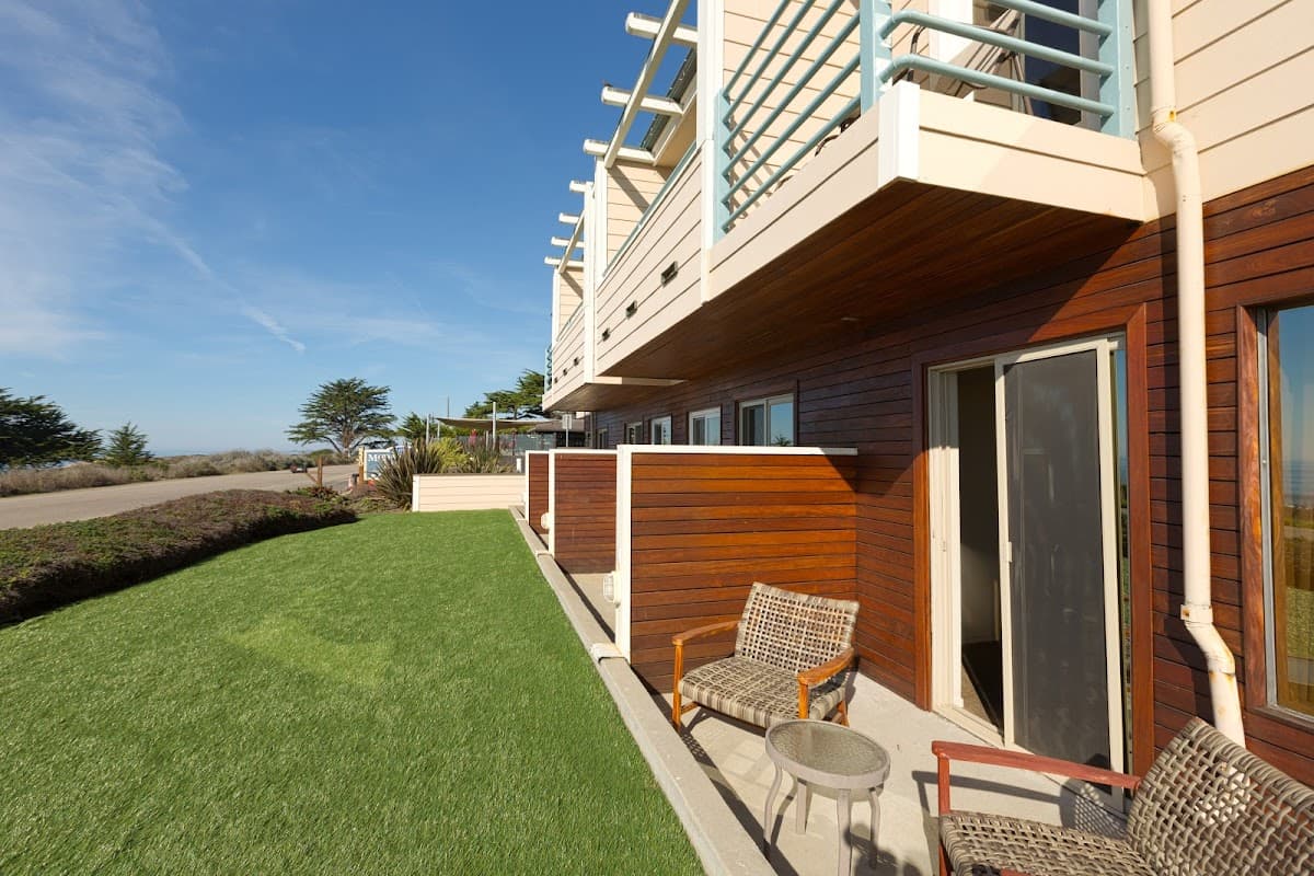 Cambria Landing Inn & Suites