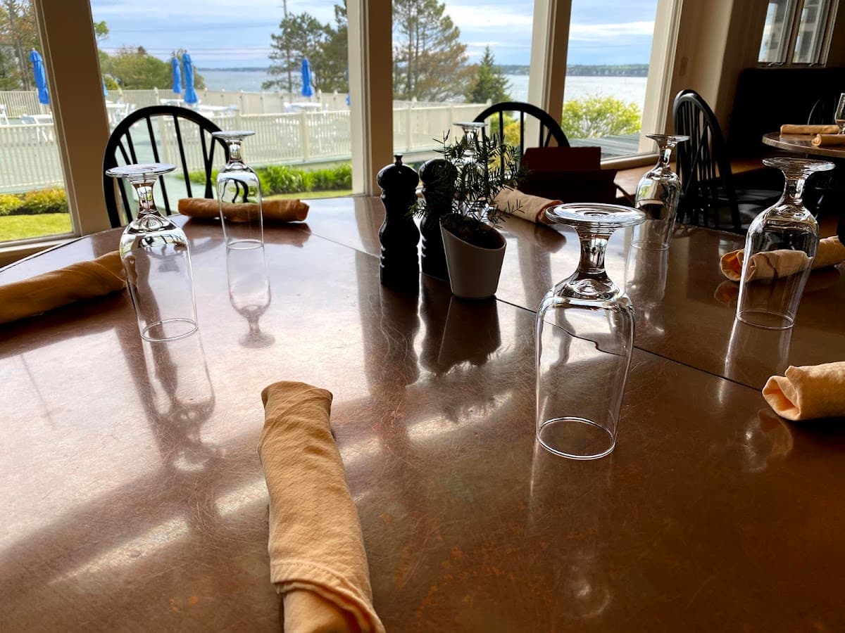 Bogie's at Spruce Point Inn