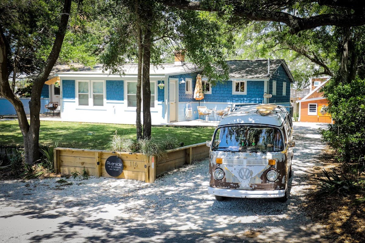 Riverside Inn and Cottages