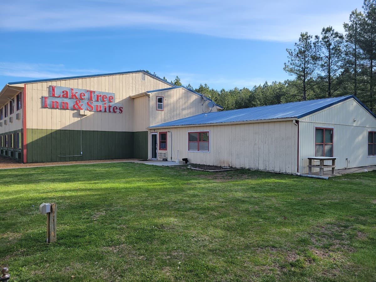 Laketree Inn & Suites