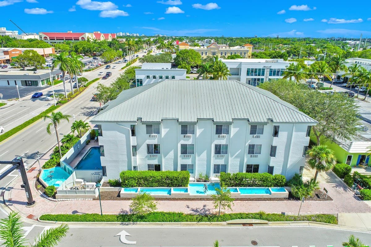 Naples Park Central Hotel