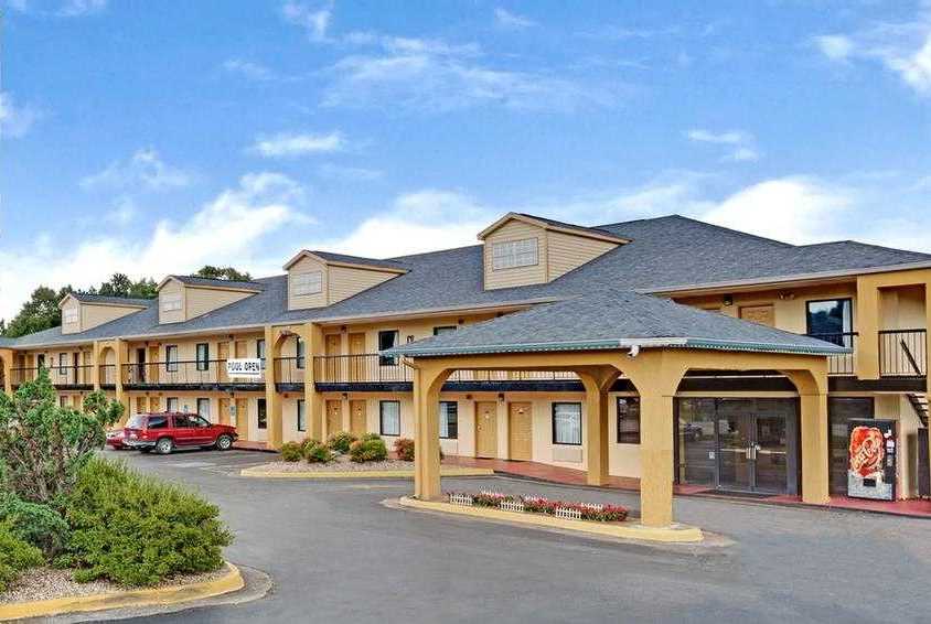 Red Carpet Inn & Suites Newnan, GA
