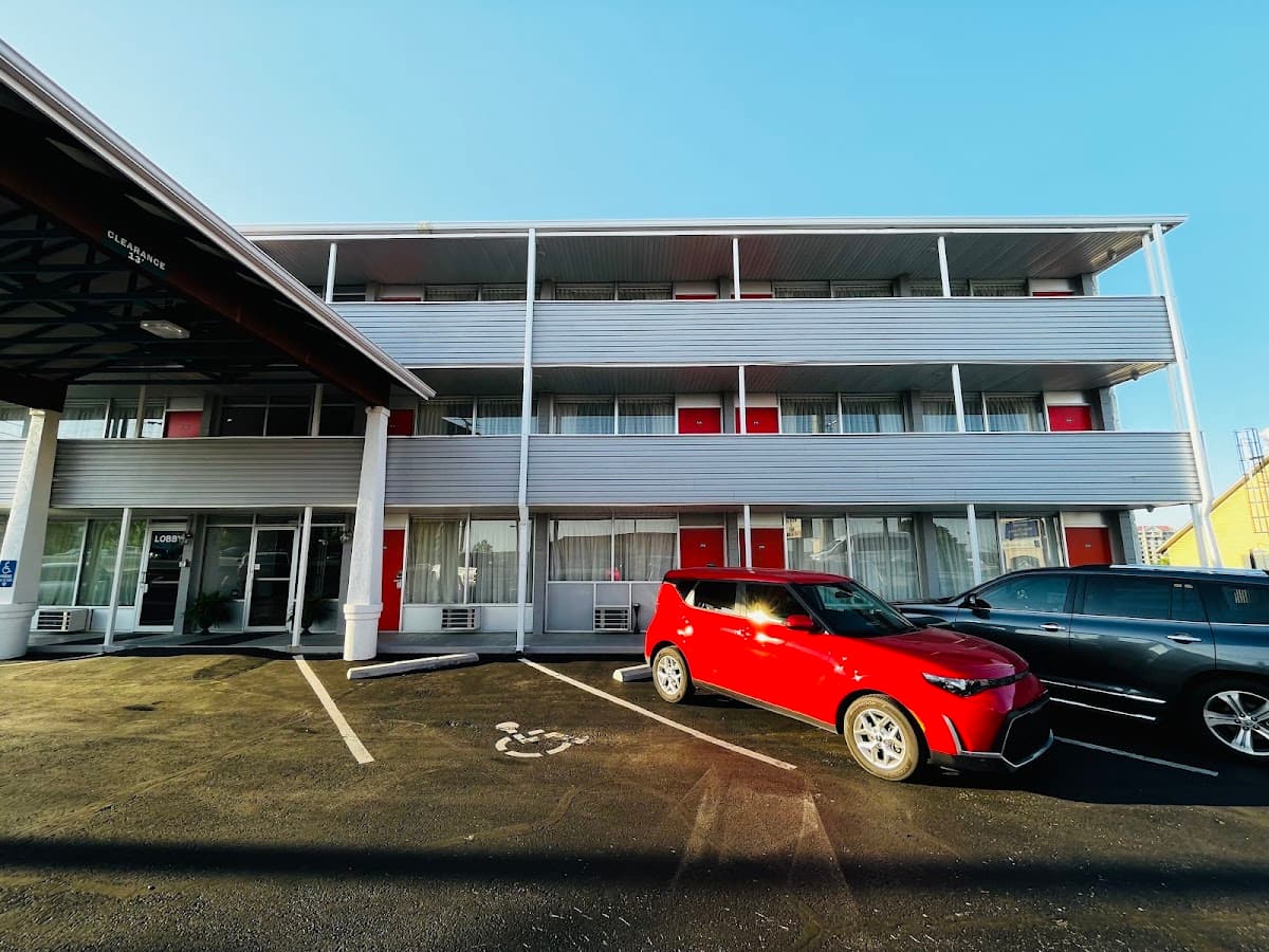 The Retro Hotel-OLD LISTING / PRE-RENOVATION
