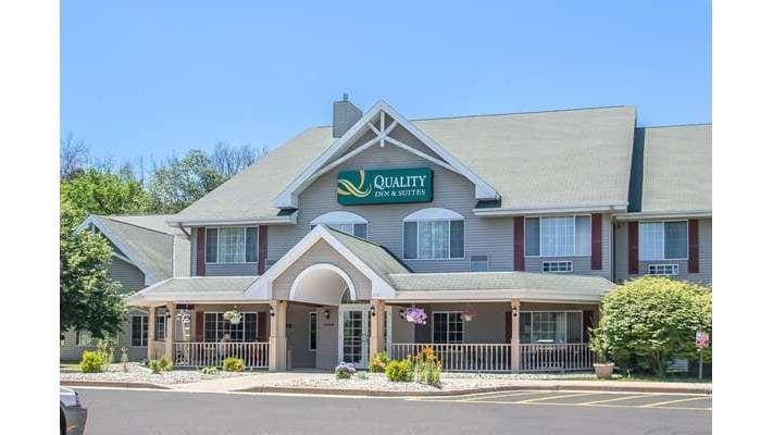 Quality Inn & Suites East Troy I-43