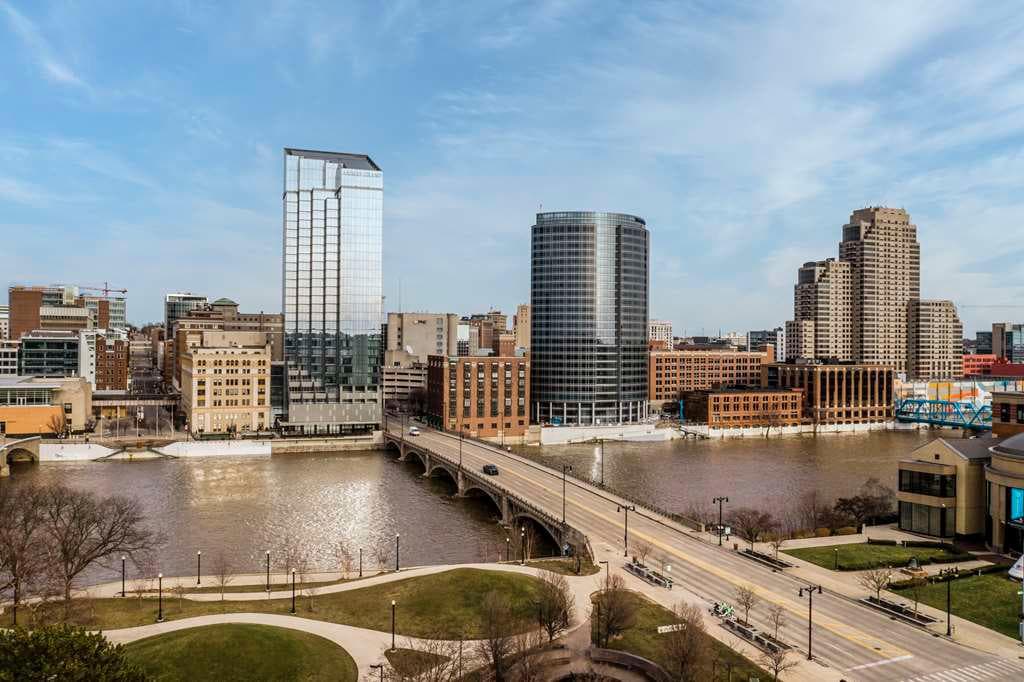 Amway Grand Plaza, Curio Collection by Hilton