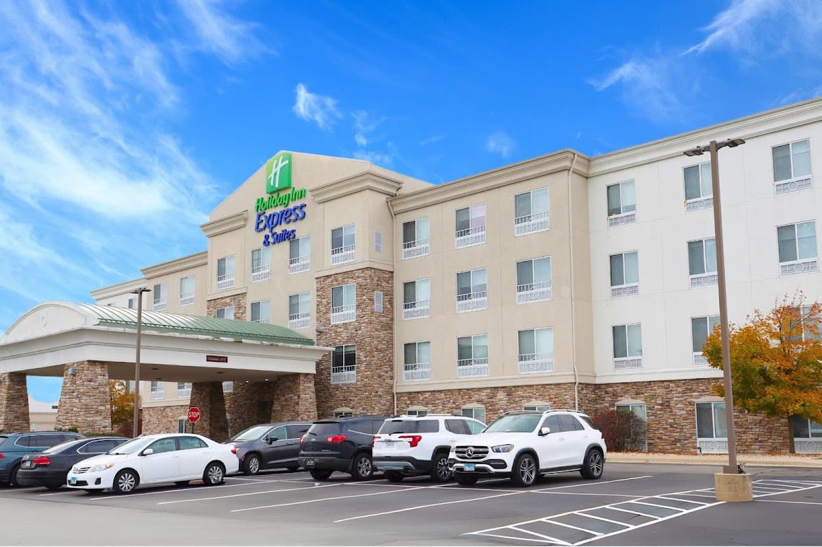 Holiday Inn Express & Suites Chicago North-Waukegan-Gurnee by IHG