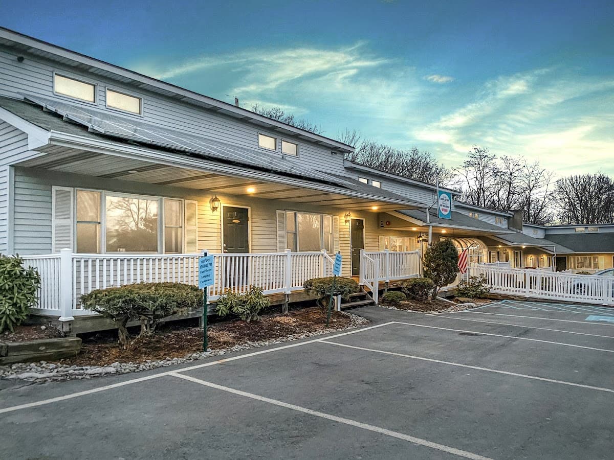 East Shore Lodging