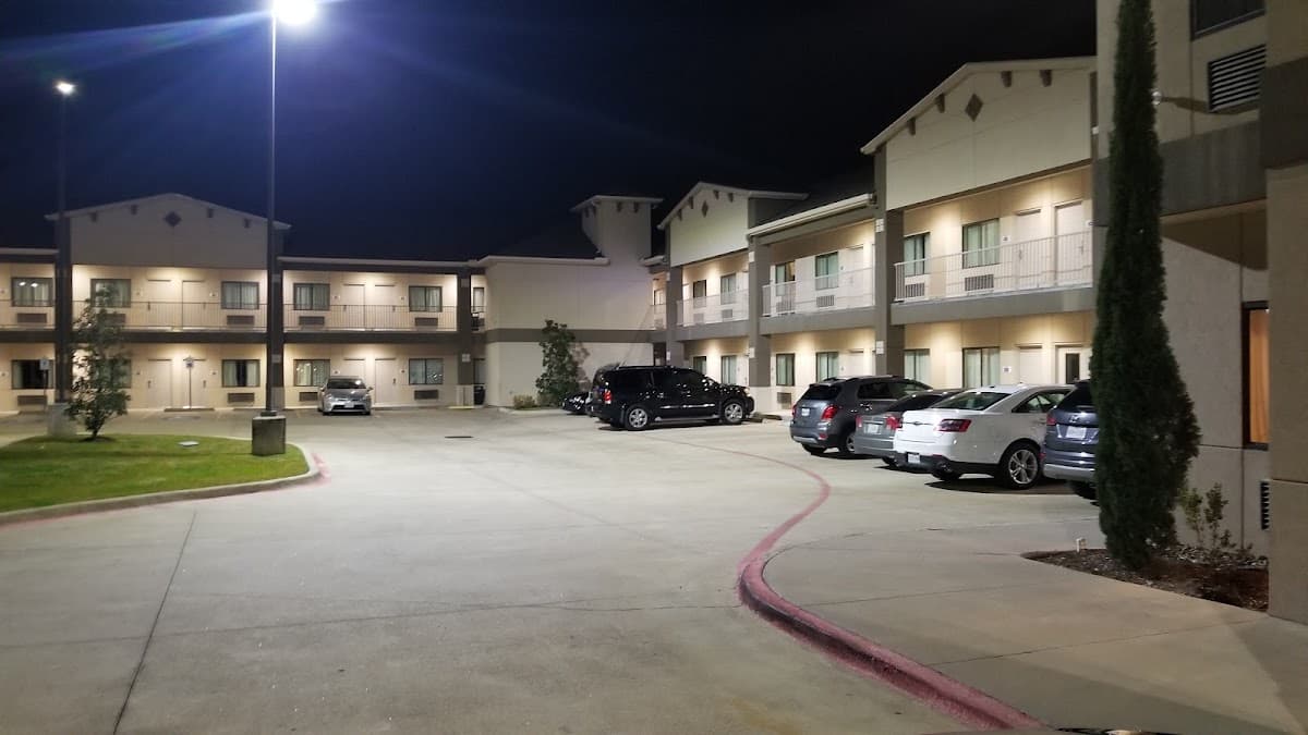 Days Inn & Suites by Wyndham Katy