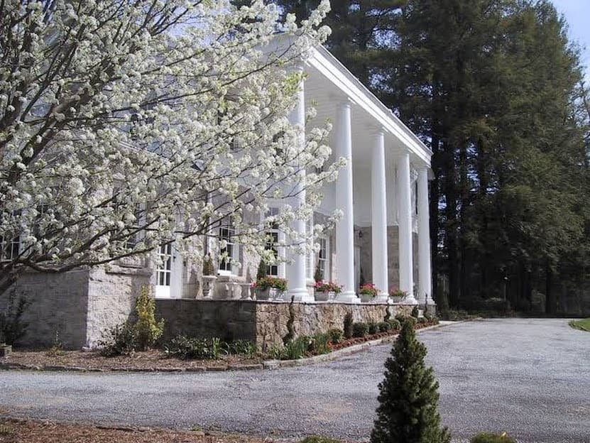 Pinebrook Manor Bed & Breakfast Inn