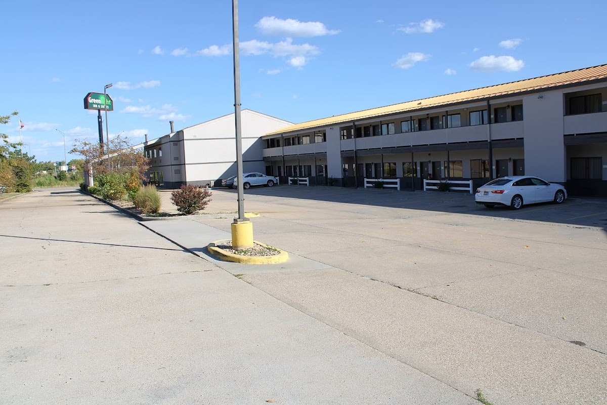 Greenlight inn & Suites