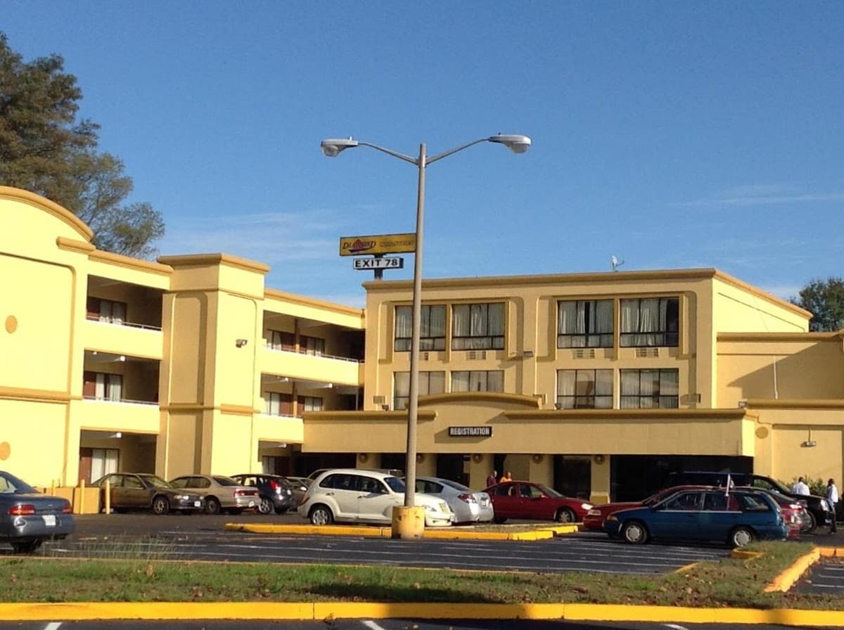 Diamond Inn & Suites