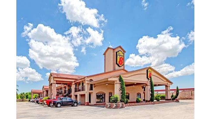 Super 8 by Wyndham Mont Belvieu/Baytown East