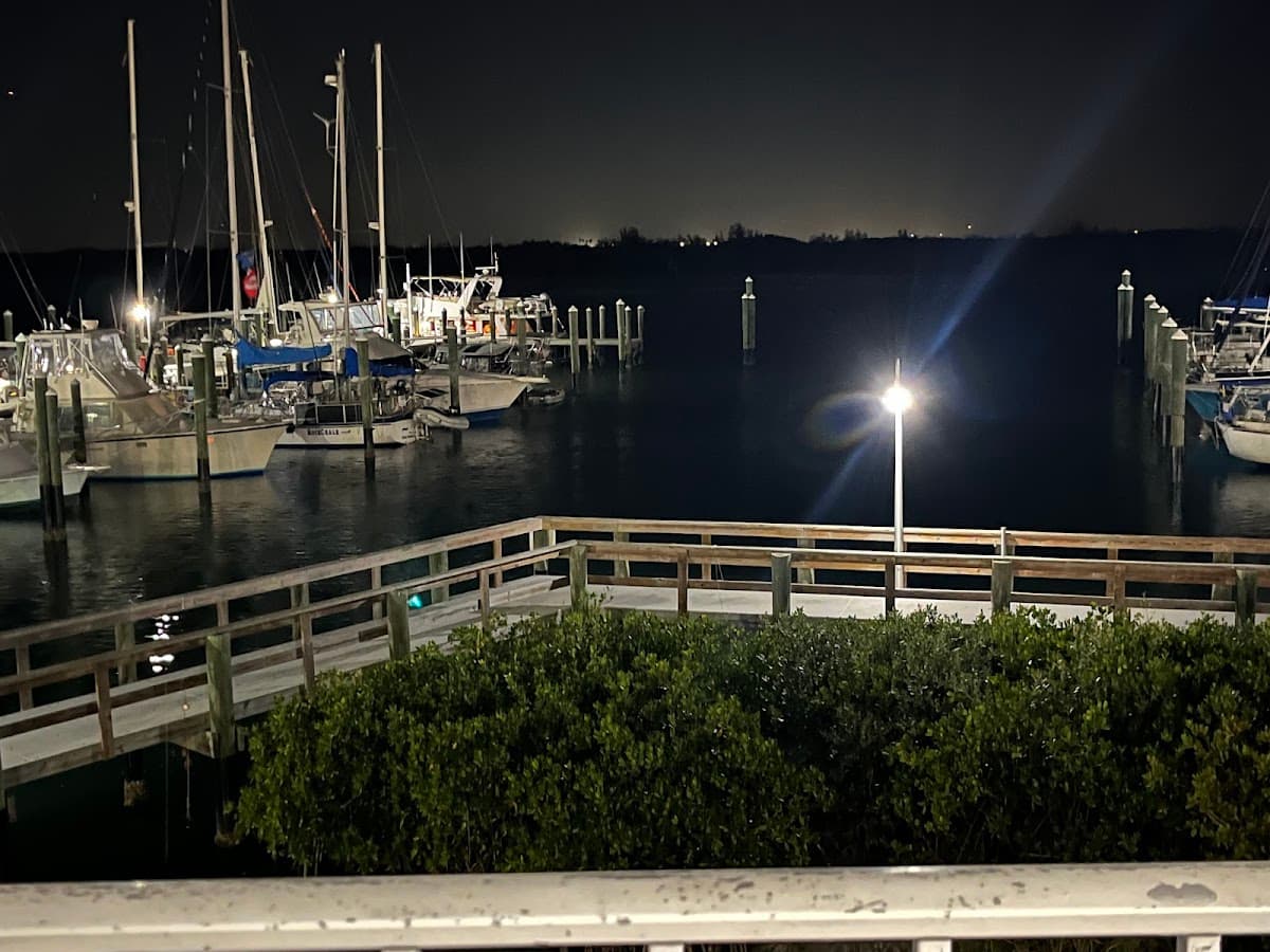 Dockside Inn & Resort