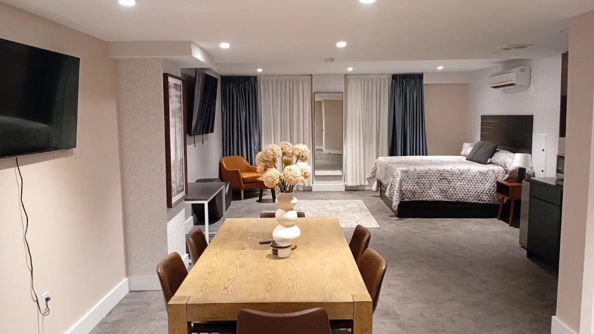 Rose Hotel, Bronx