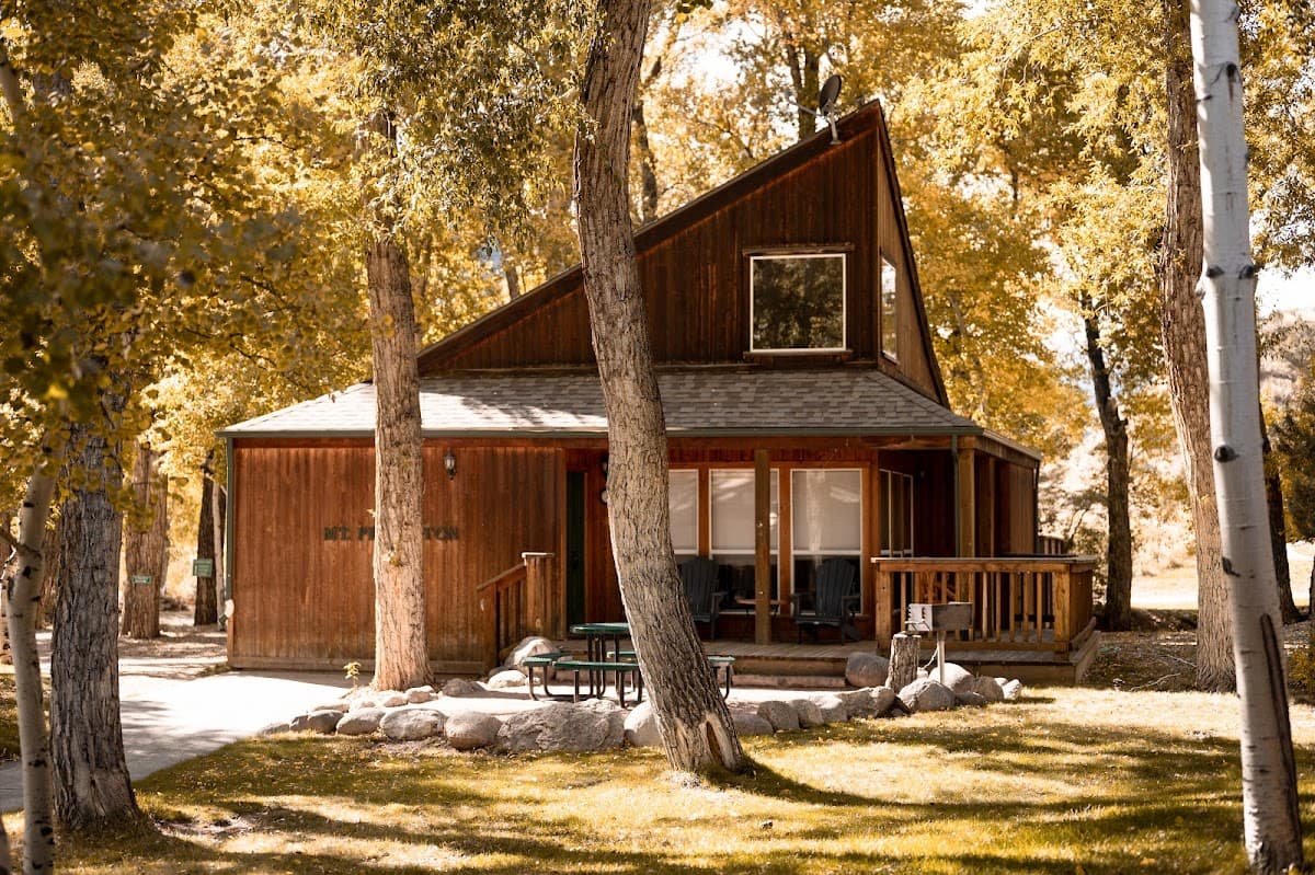 Creekside Chalets & Cabins
