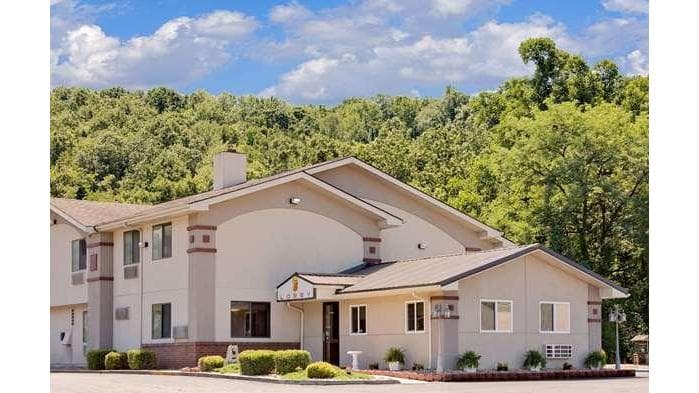 Super 8 by Wyndham Elkins