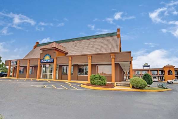 Days Inn by Wyndham Benson