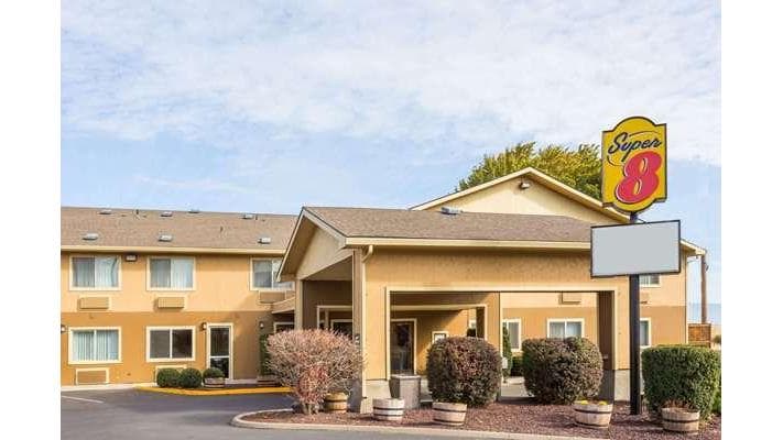 Super 8 by Wyndham LaGrande