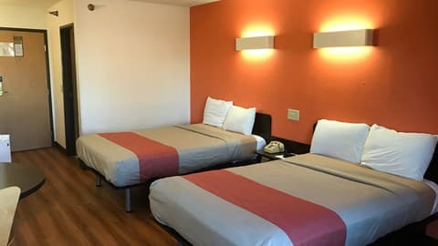 Motel 6 Davenport, IA
