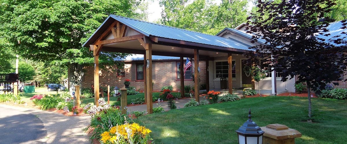 Scott's Superior Inn & Cabins
