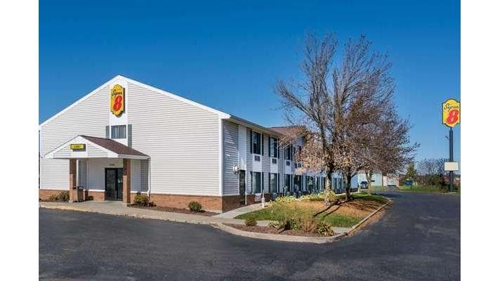 Super 8 by Wyndham Portage