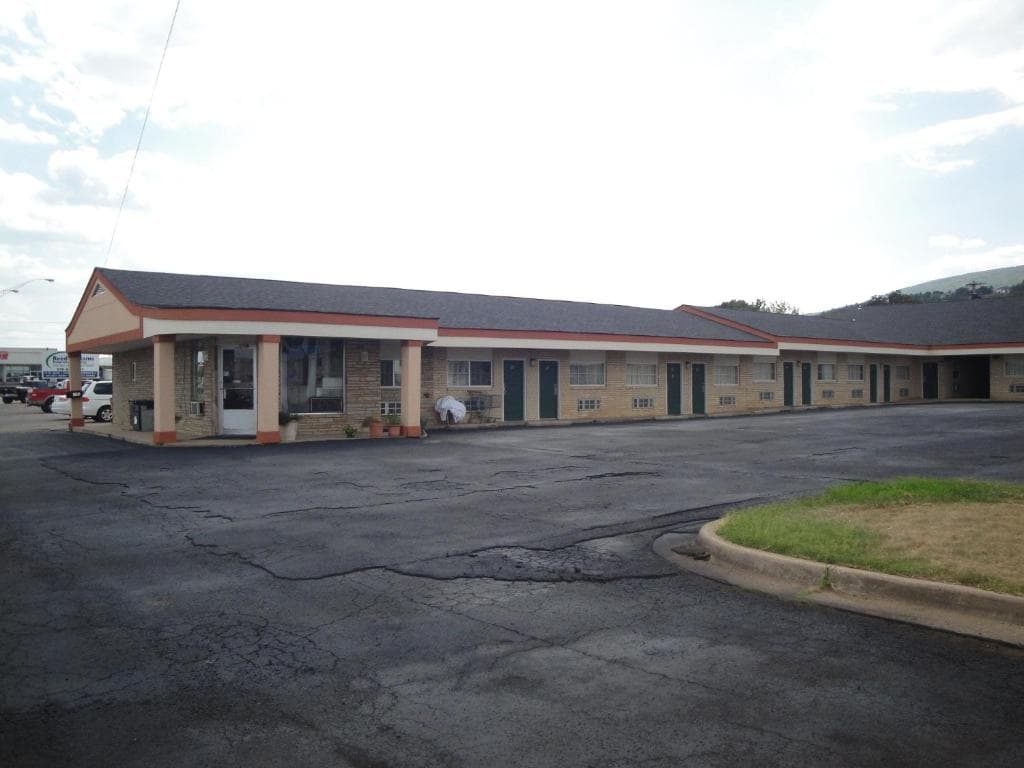 POTEAU INN