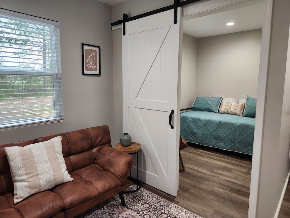 Weiss West - Short Term Tiny Home Rentals