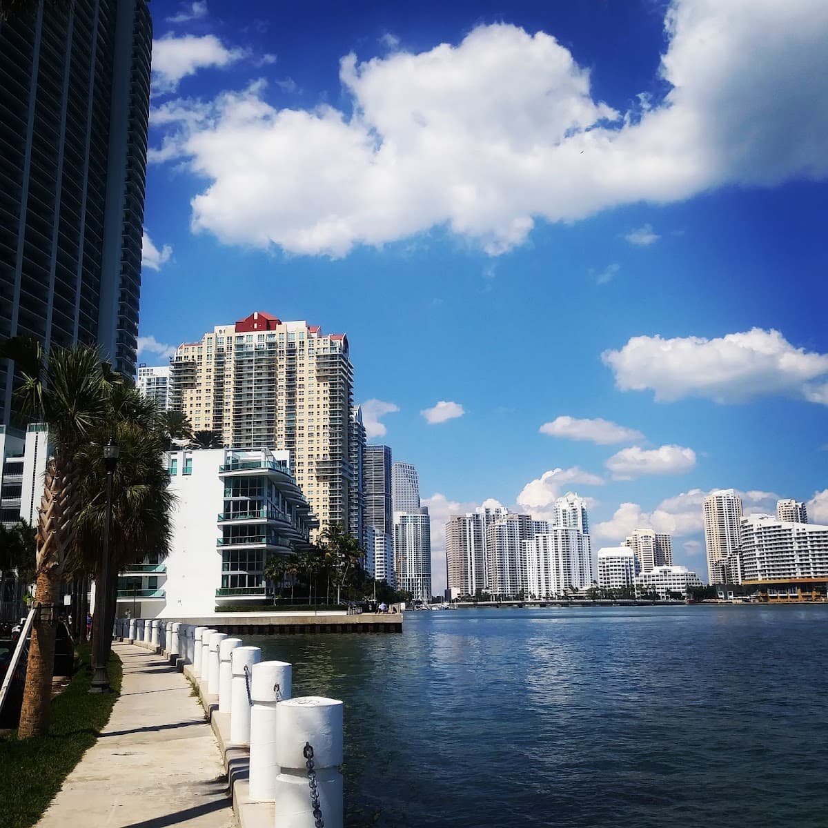 Tampa 8 Inn