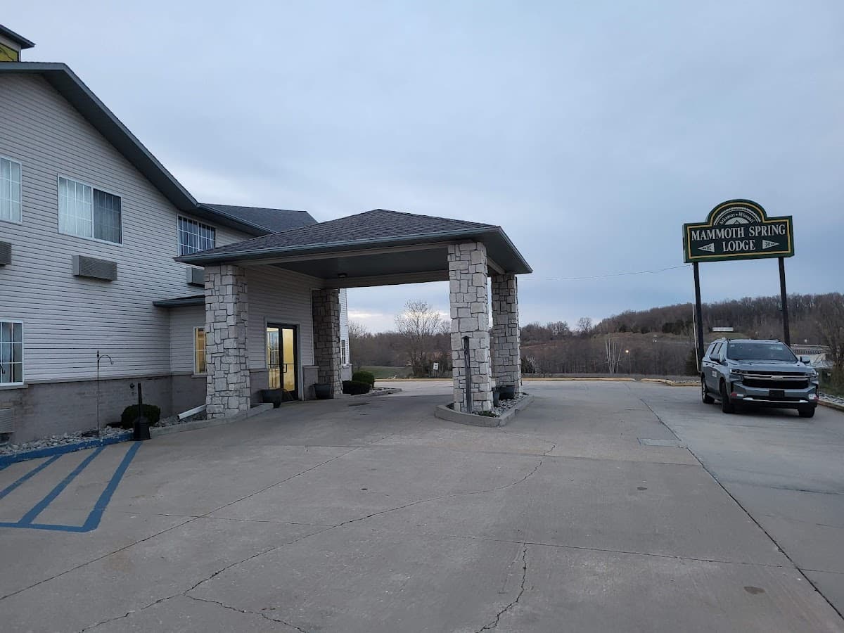 Mammoth Spring Lodge