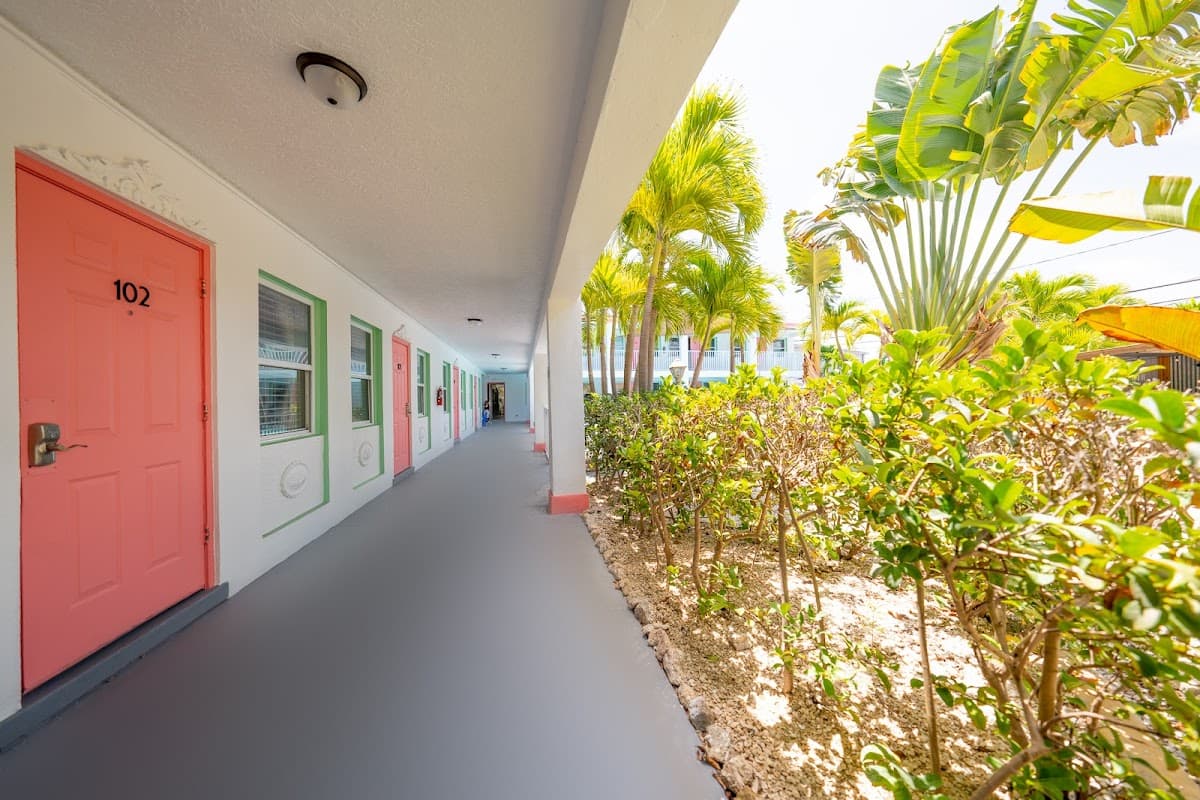 Tropical Breeze - Formerly Wells Manor Since 1953