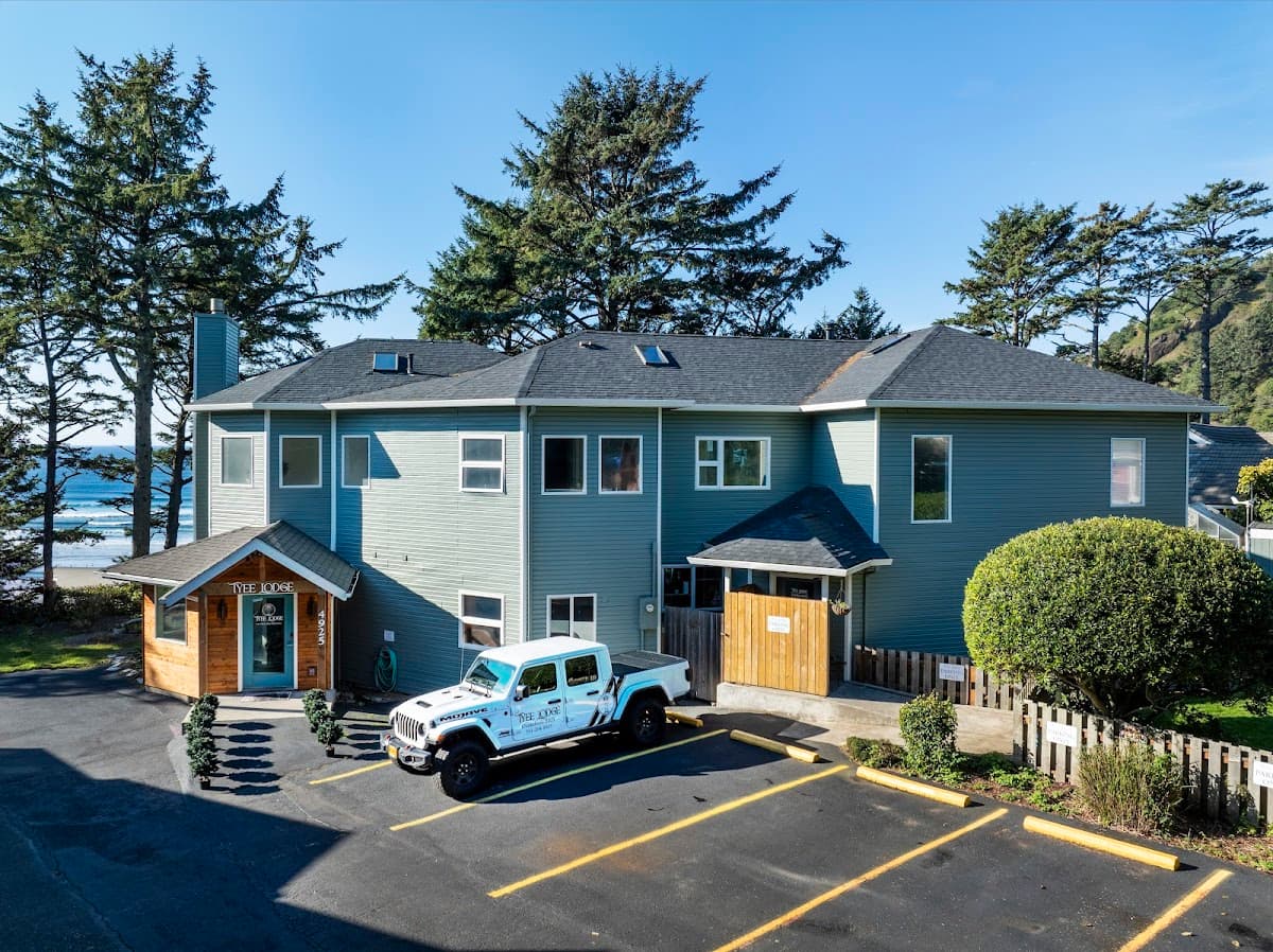 Tyee Lodge Oceanfront Bed & Breakfast