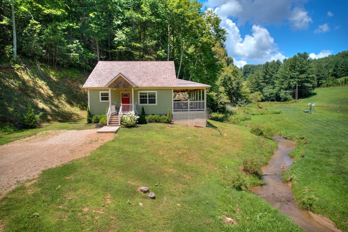 Tranquil Mountain Home and Pond