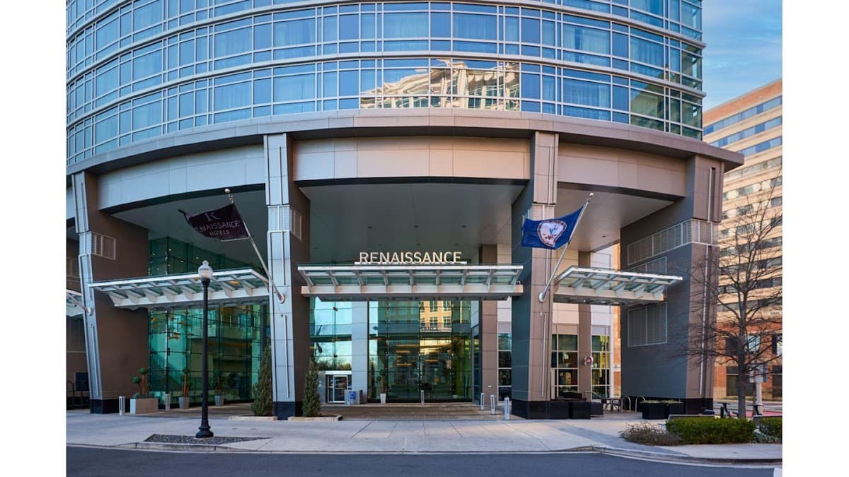 Renaissance Arlington Capital View Hotel