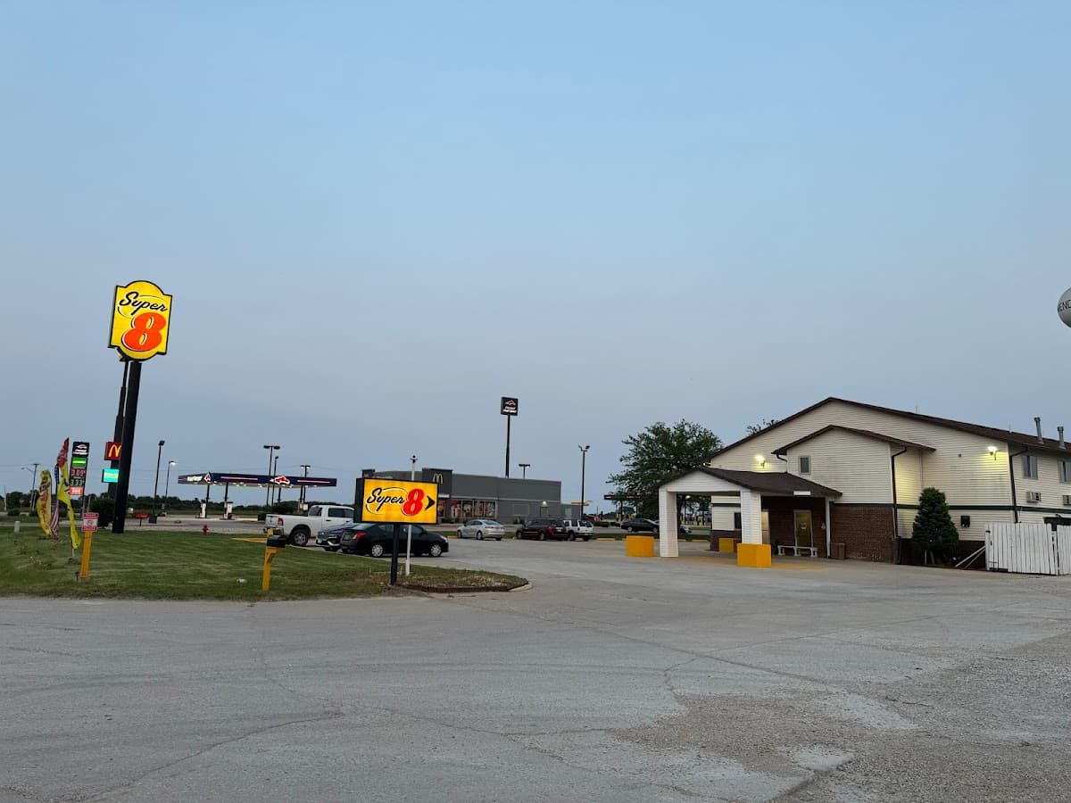 Super 8 by Wyndham Mendota I-39