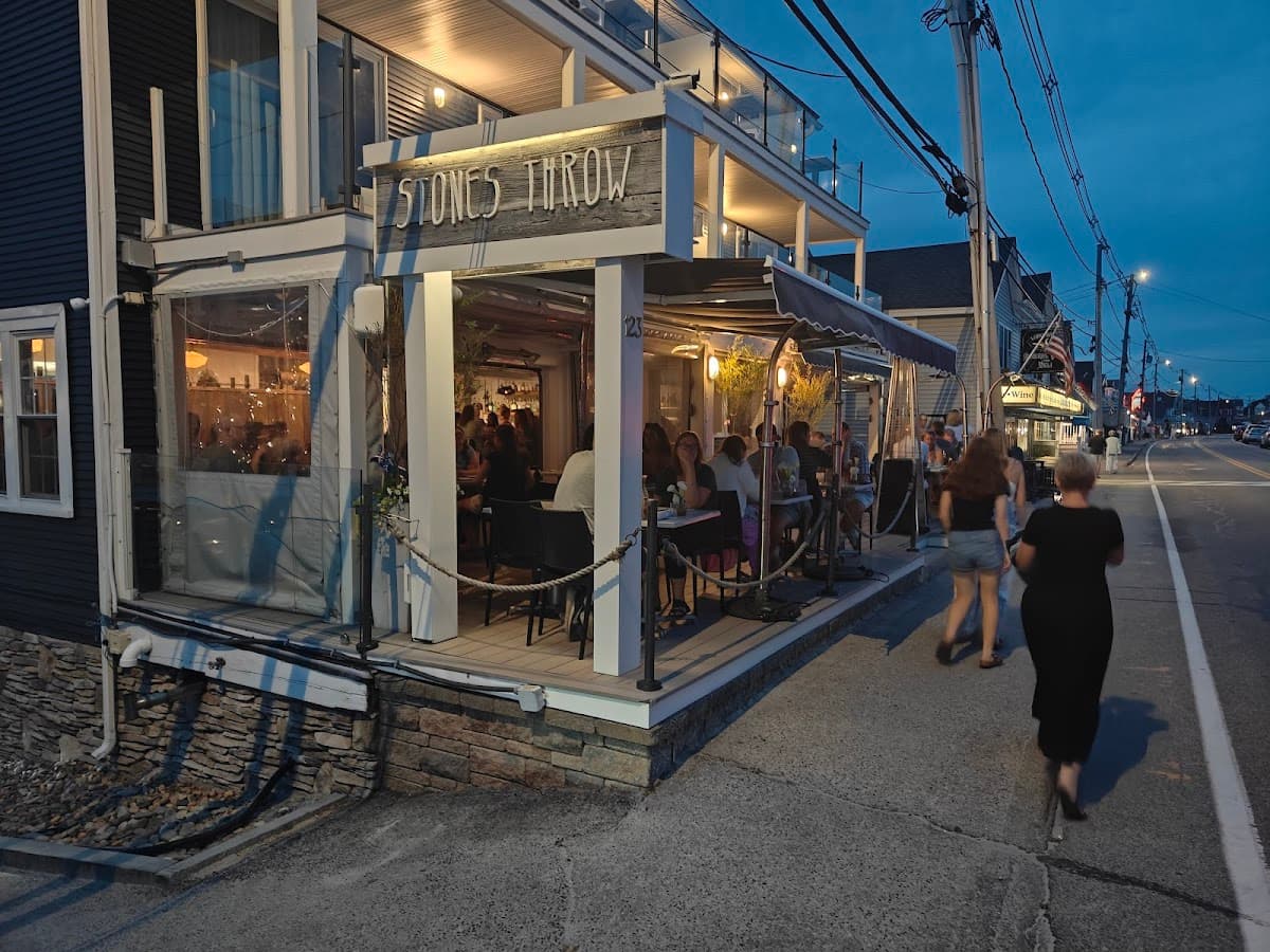 Stones Throw Hotel and Restaurant