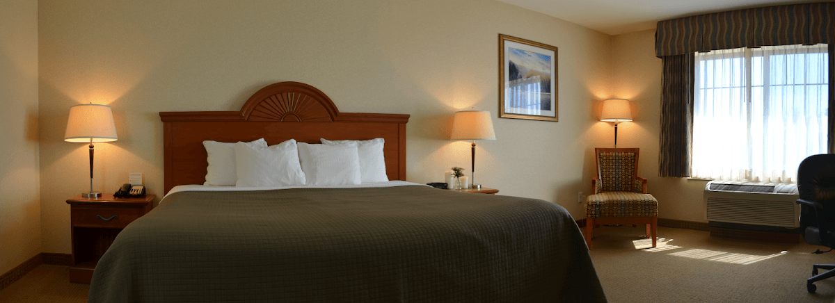 Red Coach Inn & Suites