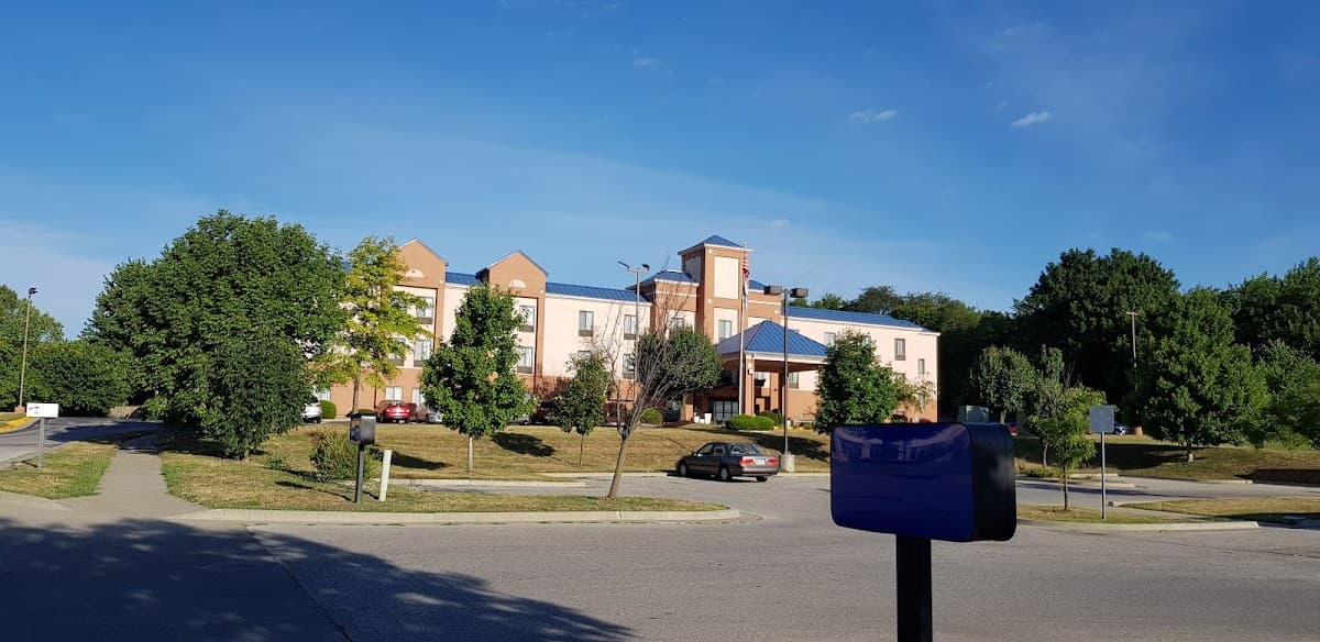 Holiday Inn Express & Suites Lansing-Leavenworth, an IHG Hotel