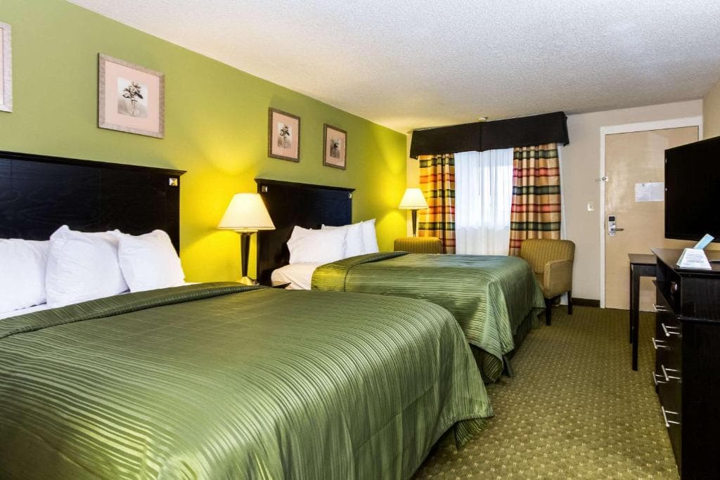 Quality Inn & Suites Moline Airport
