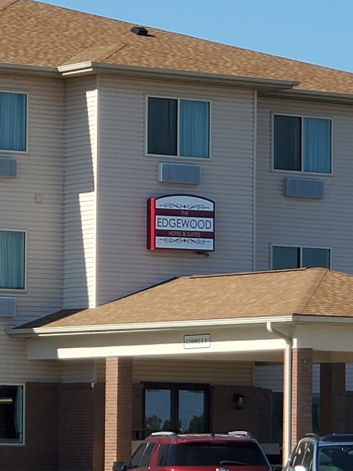 Edgewood Hotel & Suites