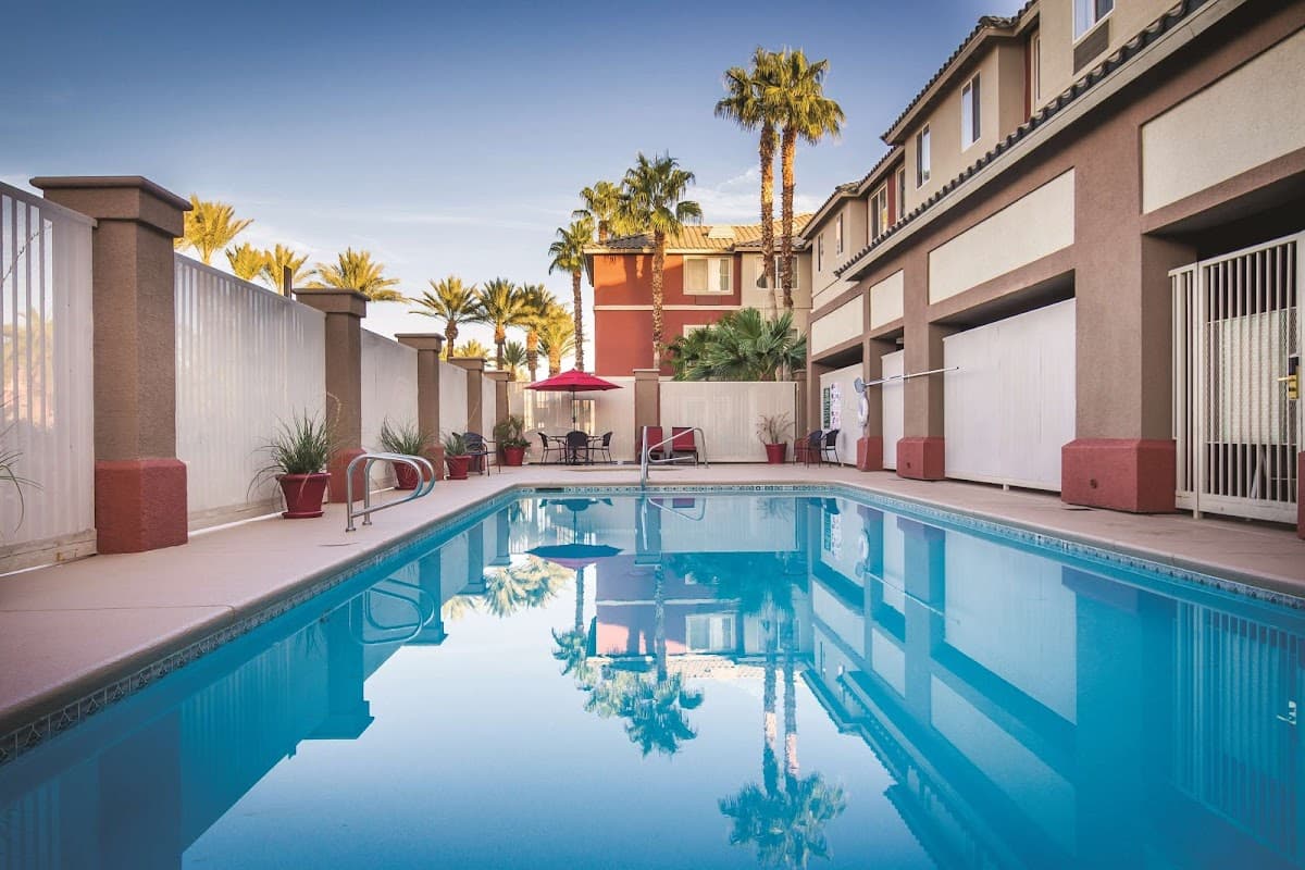 La Quinta Inn & Suites by Wyndham Las Vegas Red Rock